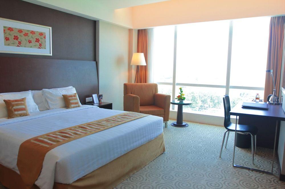 The Alana Surabaya Hotel Exterior photo